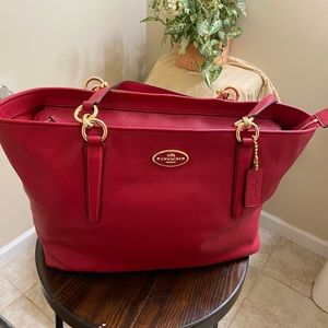 New Coach 👛Red Leather Bag